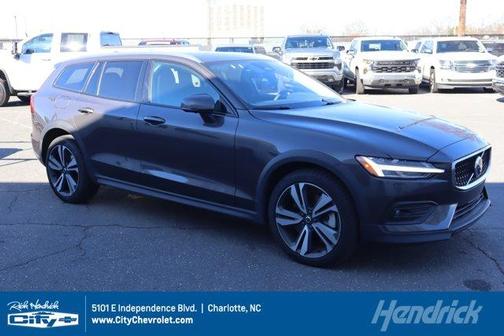 2025 Volvo V60 Cross Country B5 Plus