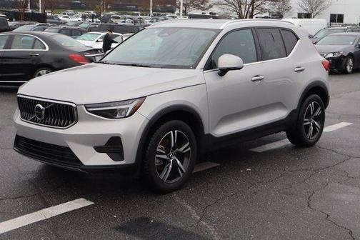 2025 Volvo XC40 B5 Core Bright Theme
