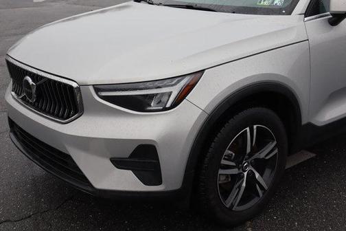2025 Volvo XC40 B5 Core Bright Theme