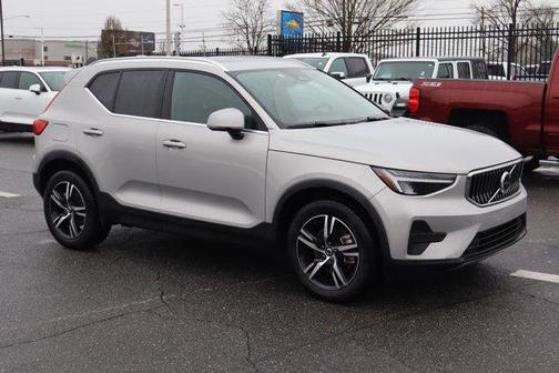 2025 Volvo XC40 B5 Core Bright Theme