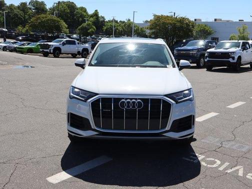 Glacier White Metallic 2022 Audi Q7 55 Premium