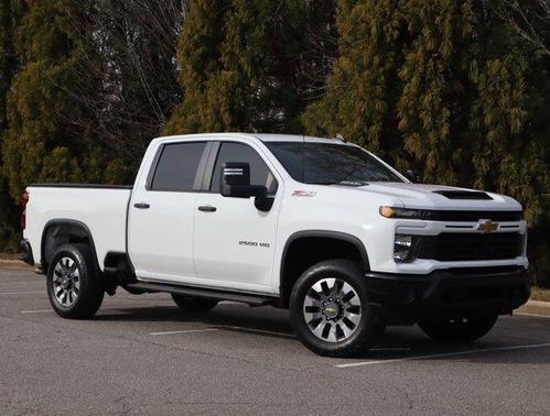 Summit White 2024 Chevrolet Silverado 2500 Custom