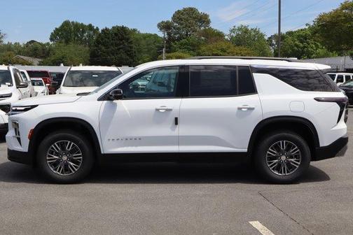 Summit White 2026 Chevrolet Traverse LT