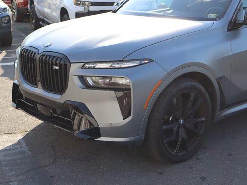Pure 2025 BMW X7 M60i