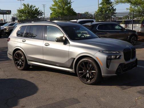 Pure 2025 BMW X7 M60i