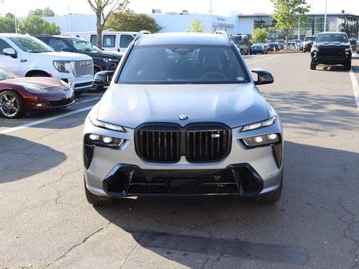 Pure 2025 BMW X7 M60i