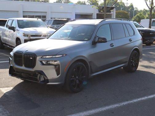 Pure 2025 BMW X7 M60i