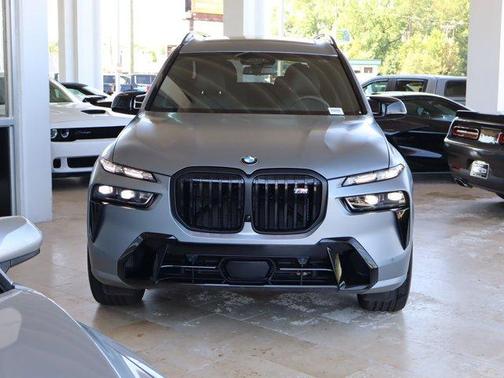 Pure 2025 BMW X7 M60i