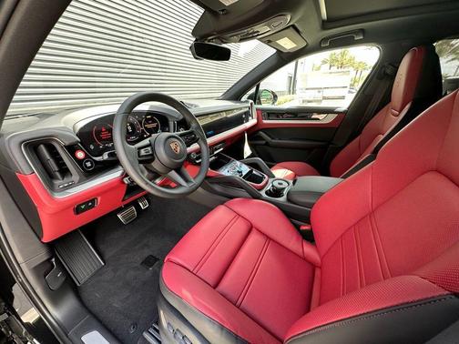 2025 Porsche Cayenne S