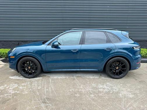 Montego Blue Metallic 2025 Porsche Cayenne GTS