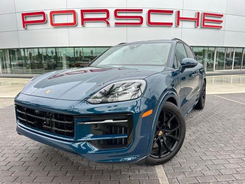 Montego Blue Metallic 2025 Porsche Cayenne GTS