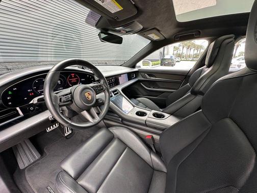 2024 Porsche Taycan GTS