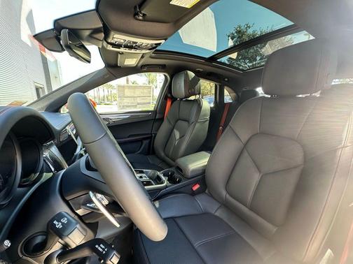 2025 Porsche Macan T