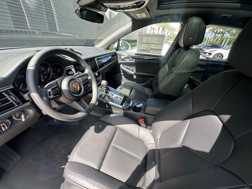 Dolomite Silver Metallic 2026 Porsche Macan Base