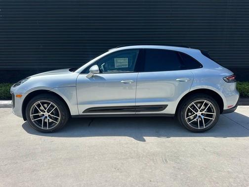 Dolomite Silver Metallic 2026 Porsche Macan Base
