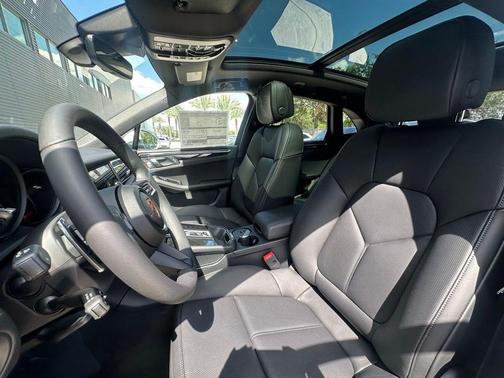 Dolomite Silver Metallic 2026 Porsche Macan Base