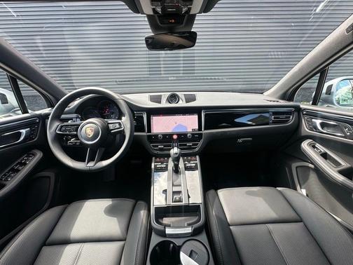 Dolomite Silver Metallic 2026 Porsche Macan Base