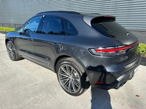 2026 Porsche Macan Base