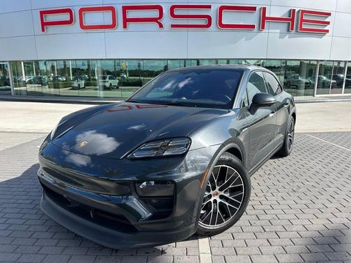 2025 Porsche Macan Base