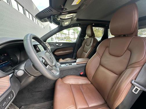 2023 Volvo XC60 Recharge Plug-In Hybrid T8 Ultimate Bright Theme