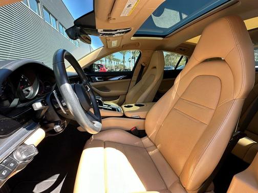 2023 Porsche Panamera 4