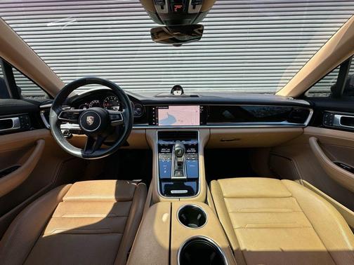 2023 Porsche Panamera 4