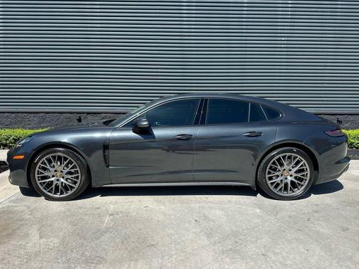 2023 Porsche Panamera 4