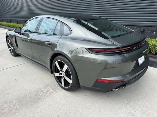 2026 Porsche Panamera Base