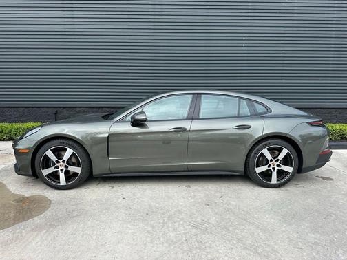 2026 Porsche Panamera Base