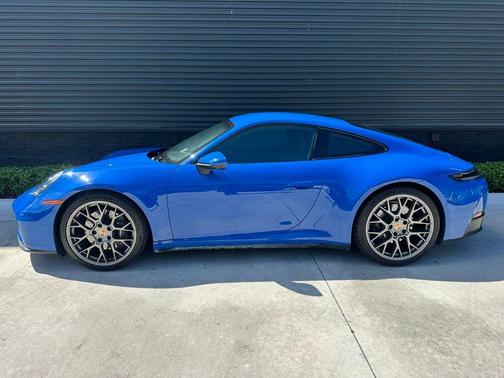 2025 Porsche 911 Carrera