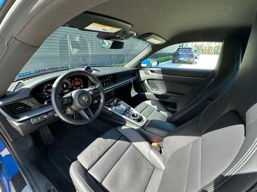 2025 Porsche 911 Carrera