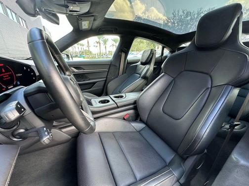 2025 Porsche Taycan Turbo