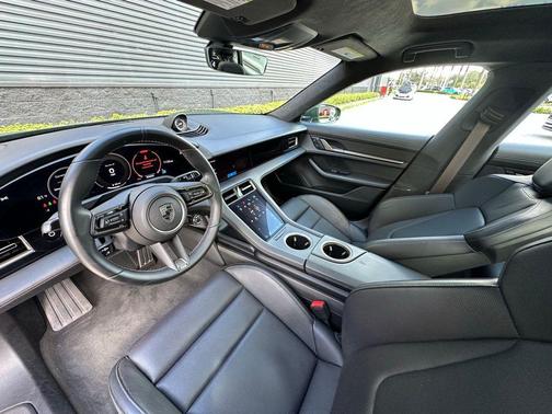 2025 Porsche Taycan Turbo