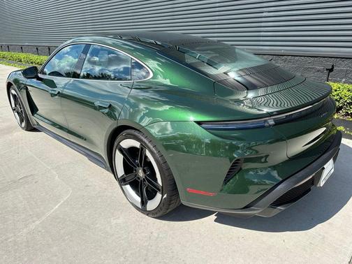 2025 Porsche Taycan Turbo
