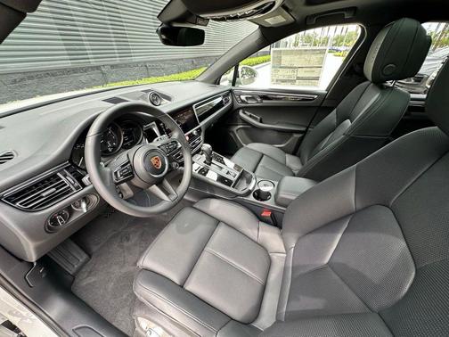 Chalk 2026 Porsche Macan Base