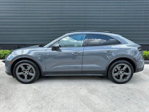 2025 Porsche Macan 4