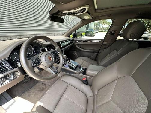 2022 Porsche Macan Base