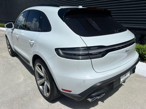 2025 Porsche Macan T
