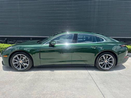 Oak Green Metallic 2026 Porsche Panamera Base