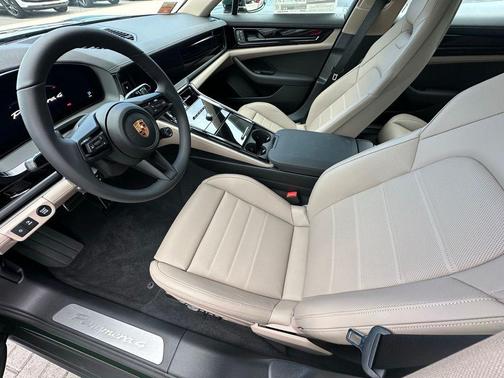 Oak Green Metallic 2026 Porsche Panamera Base