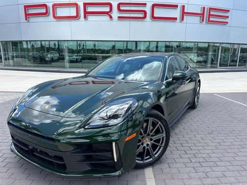Oak Green Metallic 2026 Porsche Panamera Base