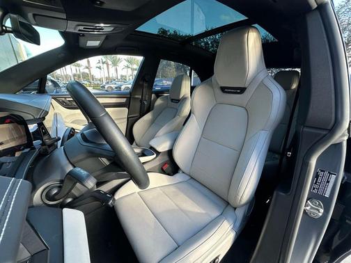 2025 Porsche Macan 4