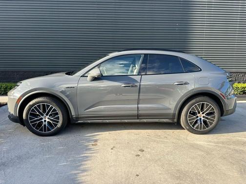 2025 Porsche Macan 4