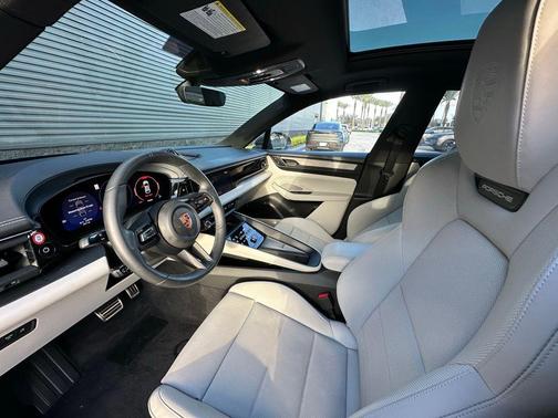 2025 Porsche Macan 4