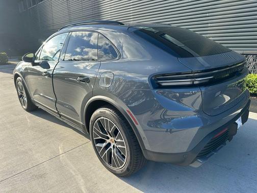 2025 Porsche Macan 4