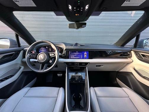 2025 Porsche Macan 4