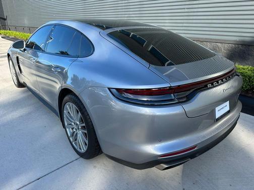 2022 Porsche Panamera 