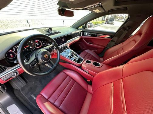2022 Porsche Panamera 