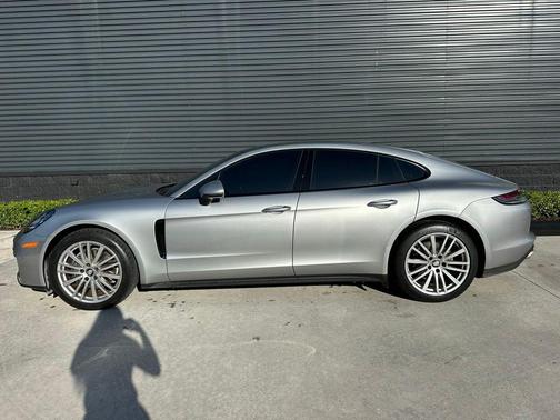 2022 Porsche Panamera 
