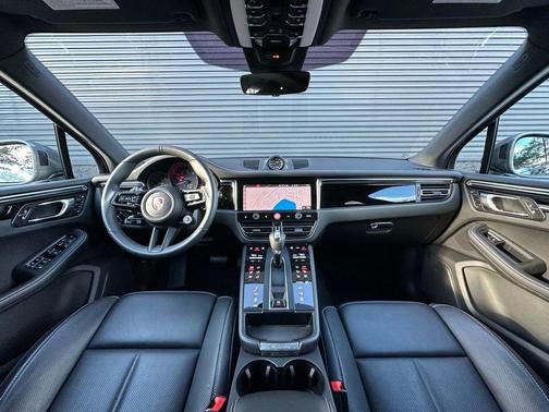 2025 Porsche Macan T